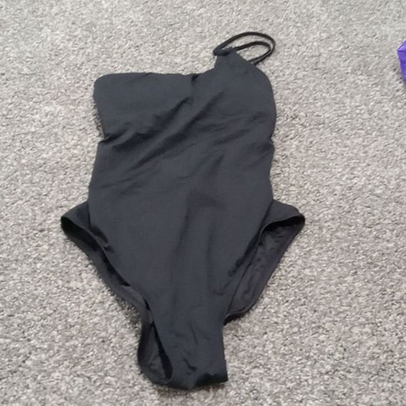 La Blanca black goddess one shoulder strappy swimsuit. 8, 10 & 14 available NWT - Picture 4 of 5